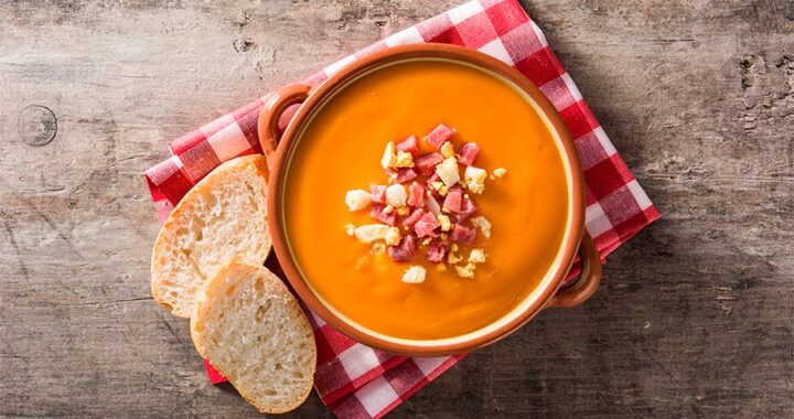 Salmorejo cordobés con huevo y jamón