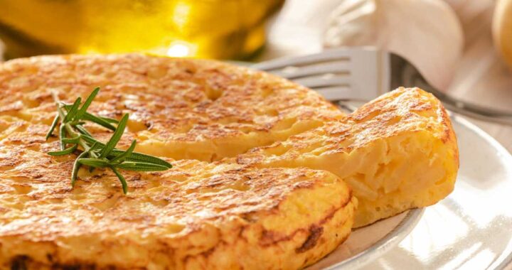 Tortilla de patatas con cebolla