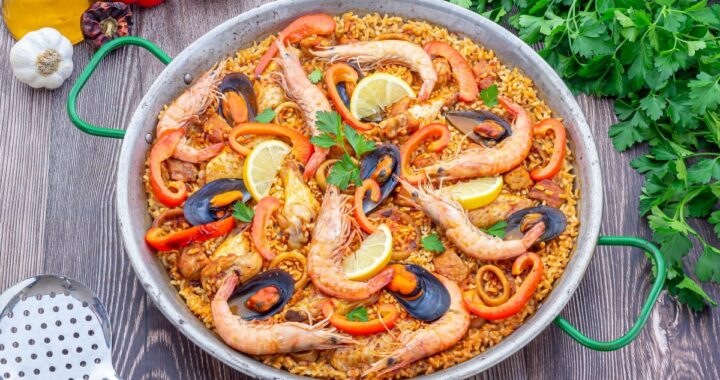 Paella mixta de pollo y marisco
