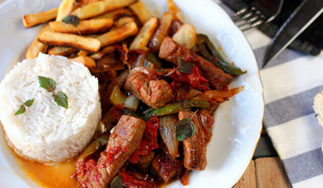 Lomo saltado peruano